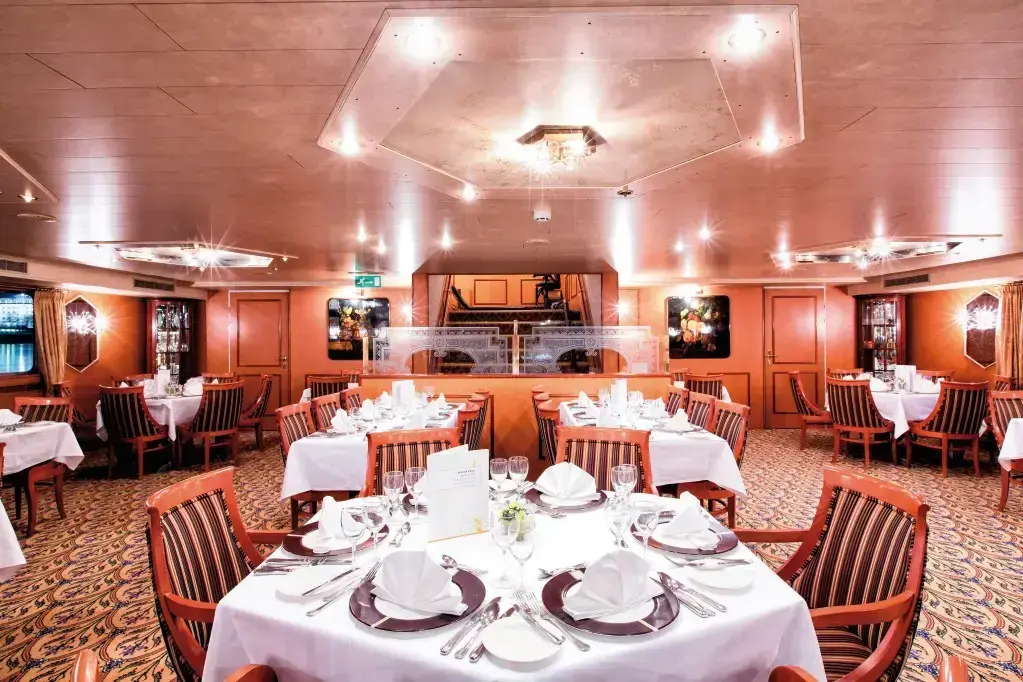 Restaurant4.webp