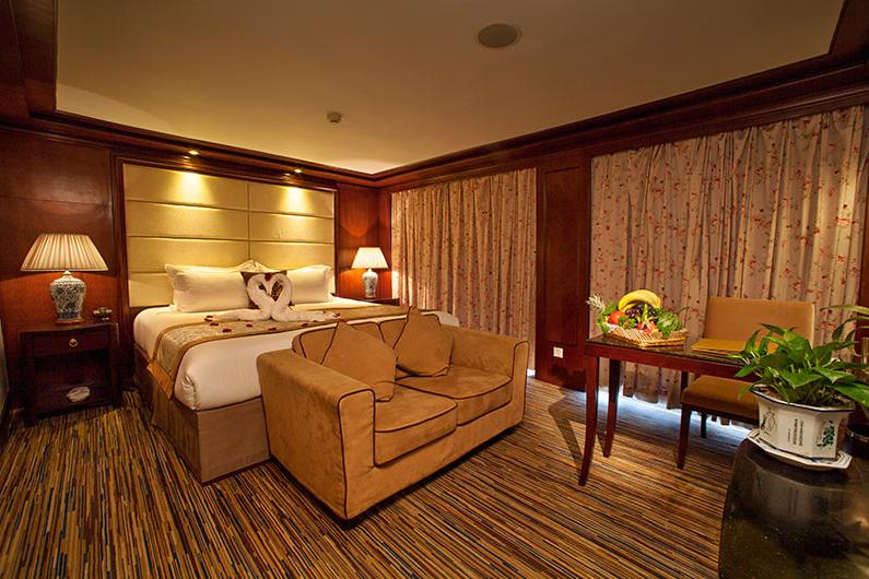 deluxe_suite1на палубах PROMENADE, BRIDGE, OBSERVATION c балконом.jpg