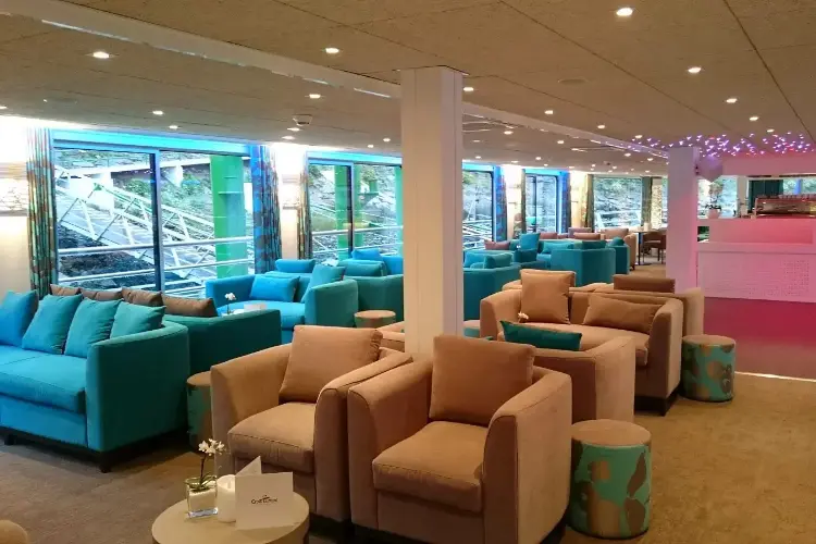 Salon_bar.webp