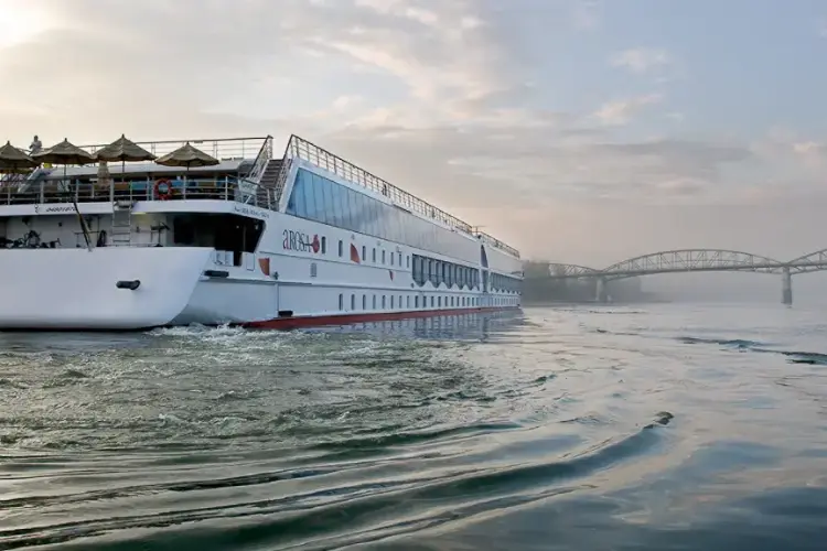 DO_DLX_ESZTERGOM_VOMBEIBOOT_03_39L.webp