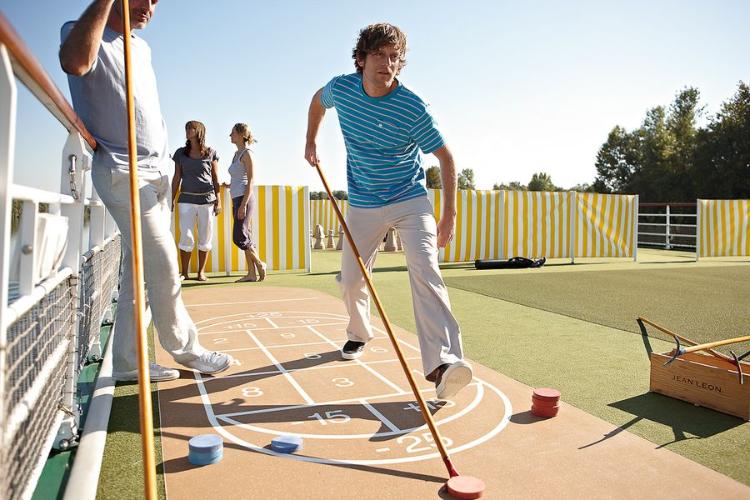 RH_DLX_PEOPLE_SHUFFLEBOARD_01_web_04_2da302dfdb.jpg