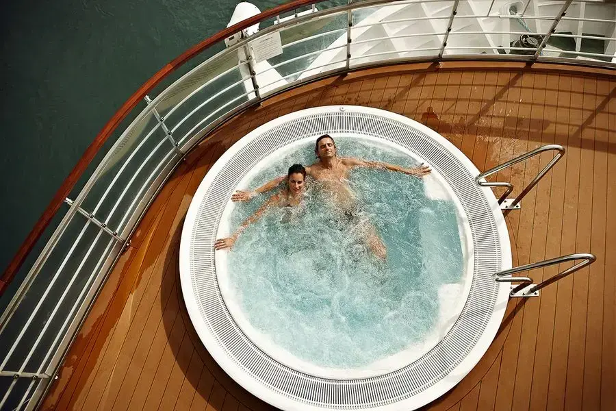 RN_DLX_WHIRLPOOL_PEOPLE_06_web_06_4aa6580662.webp