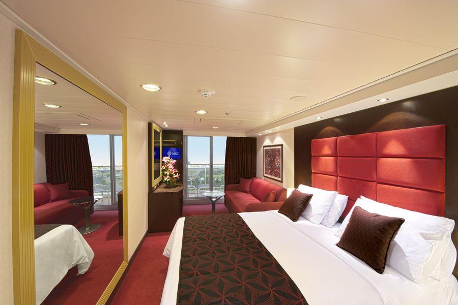 04_Ship_Balcony_Cabin.jpg