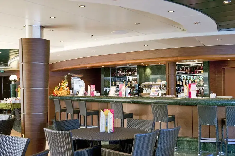 09_Ship_Bar_Le_Sirene.webp
