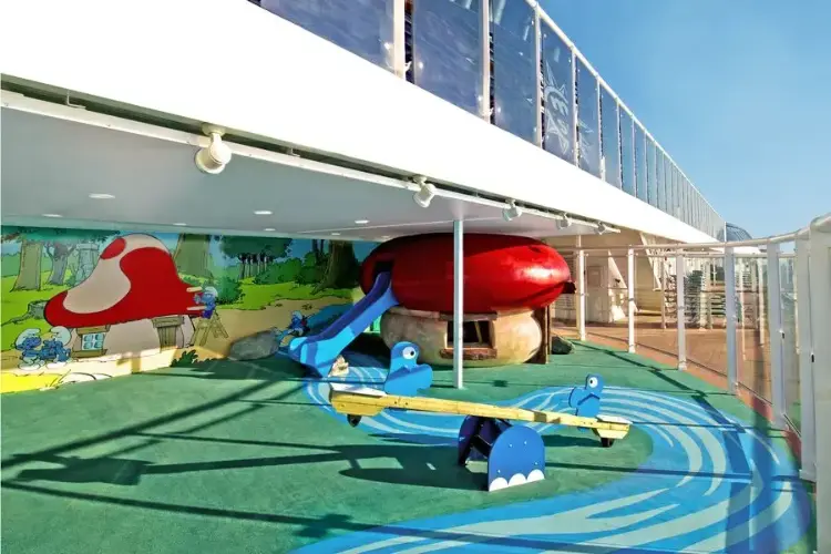 27_Ship_I_Puffi_children's_area.webp