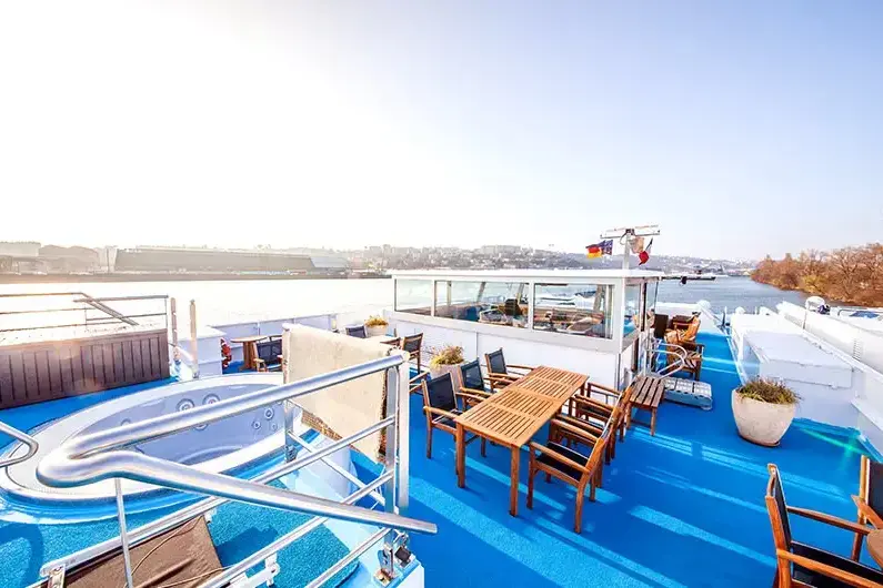 sundeck1.webp