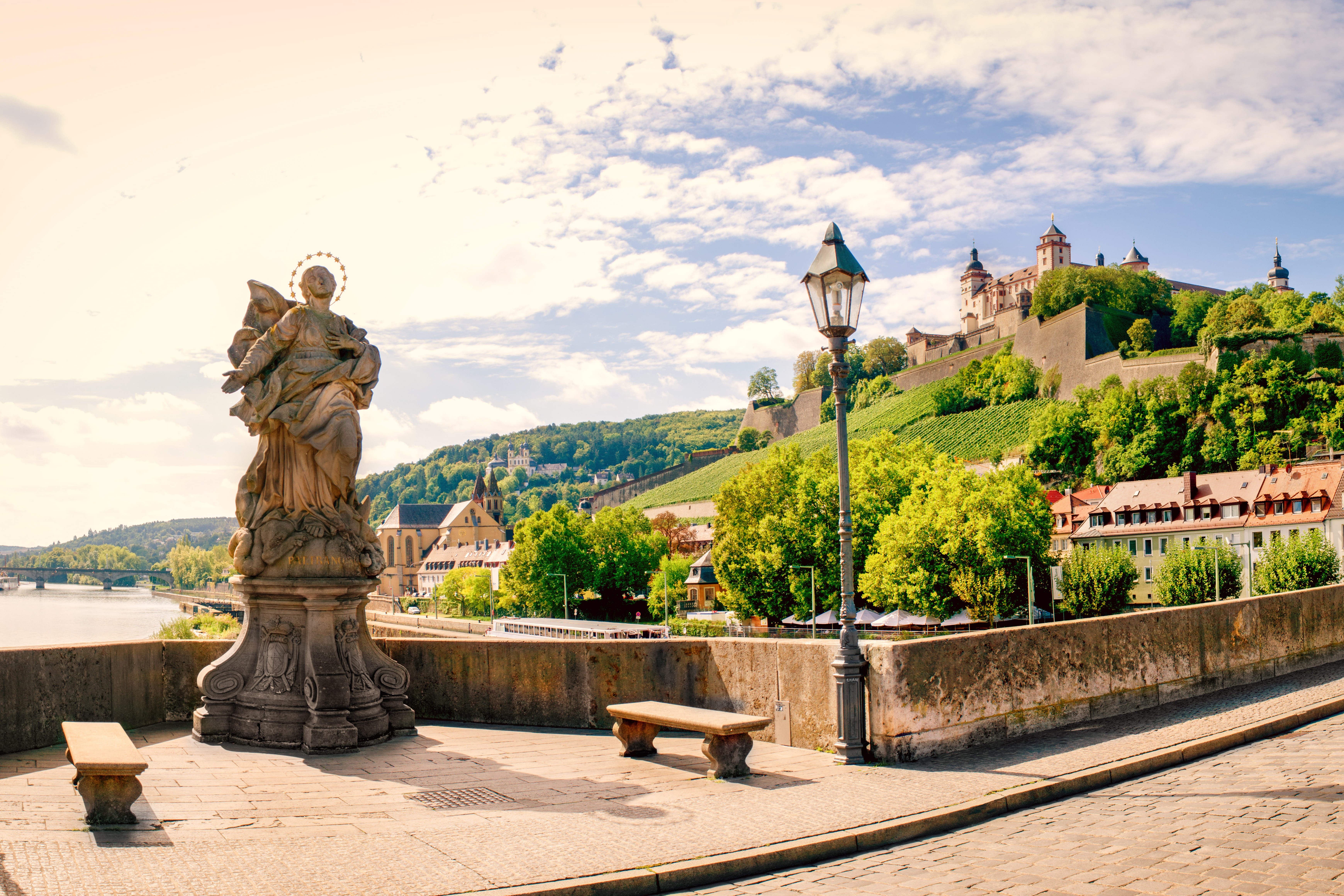 Lueftner_Cruises_Amadeus_Main_Germany_Wuerzburg__c_shutterstock_710311927.jpg