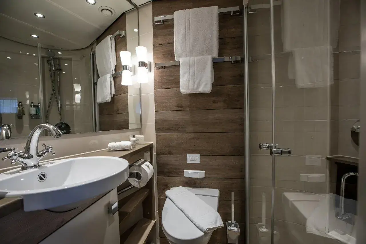 BW room 114-5780.webp