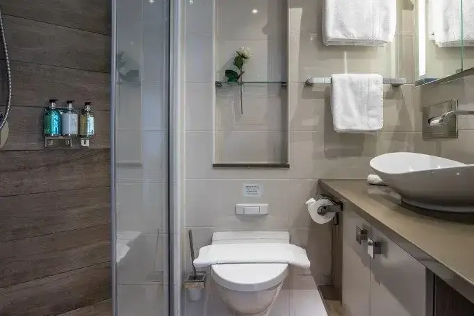 BW Room 302-5342.webp