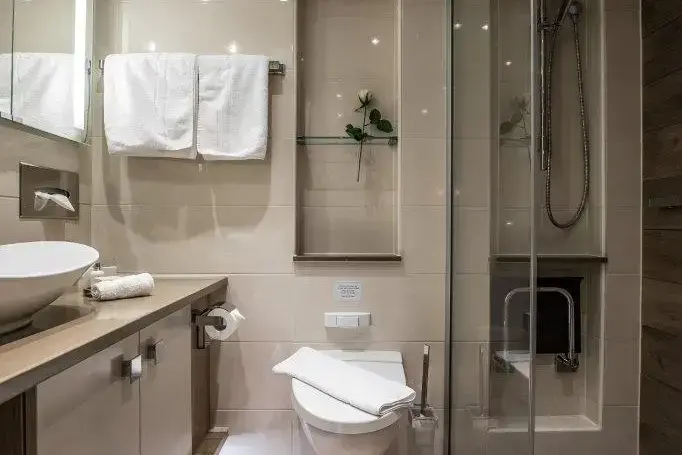 BW Room 206-5500.webp