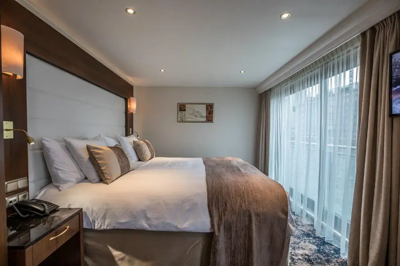 BW Room 304-5364.webp