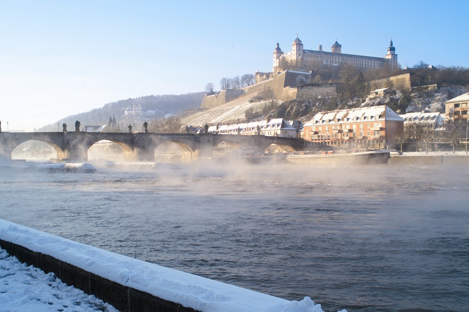 Lueftner_Cruises_Amadeus_Rhine_Winter_Germany_Wuerzburg__c_.jpg