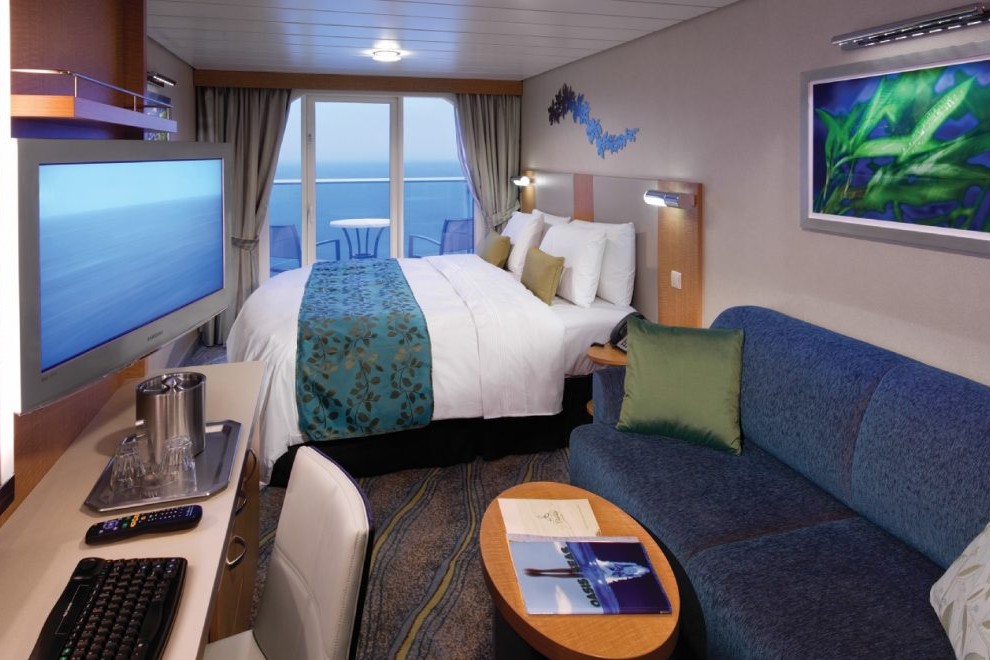 RCI_OasisStateroom_SupBalcony-1240x660.jpg
