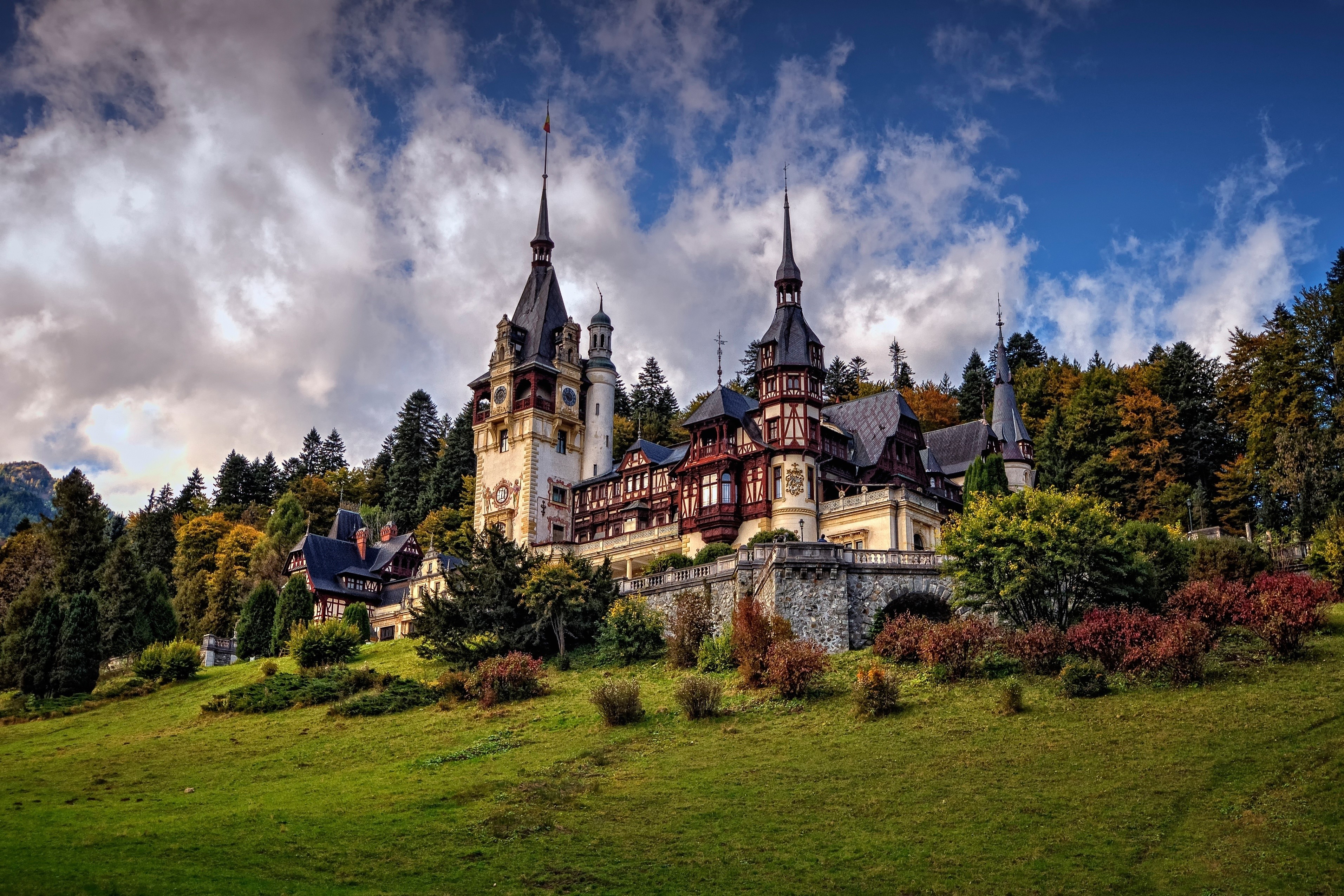 Peles_Castle_Rumania_shutterstock_2267896899.jpg