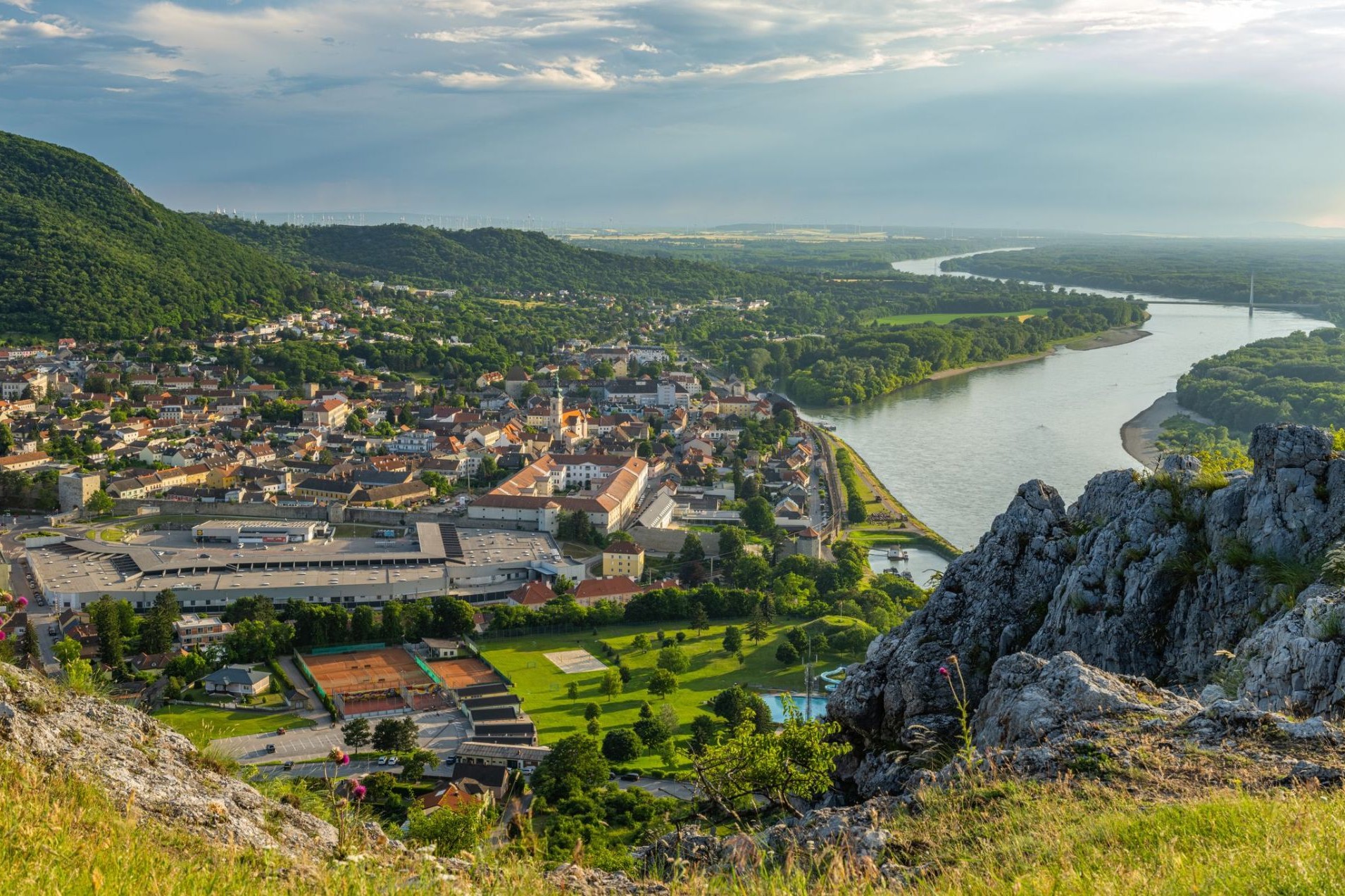 2390835_Hainburg an der Donau.jpg