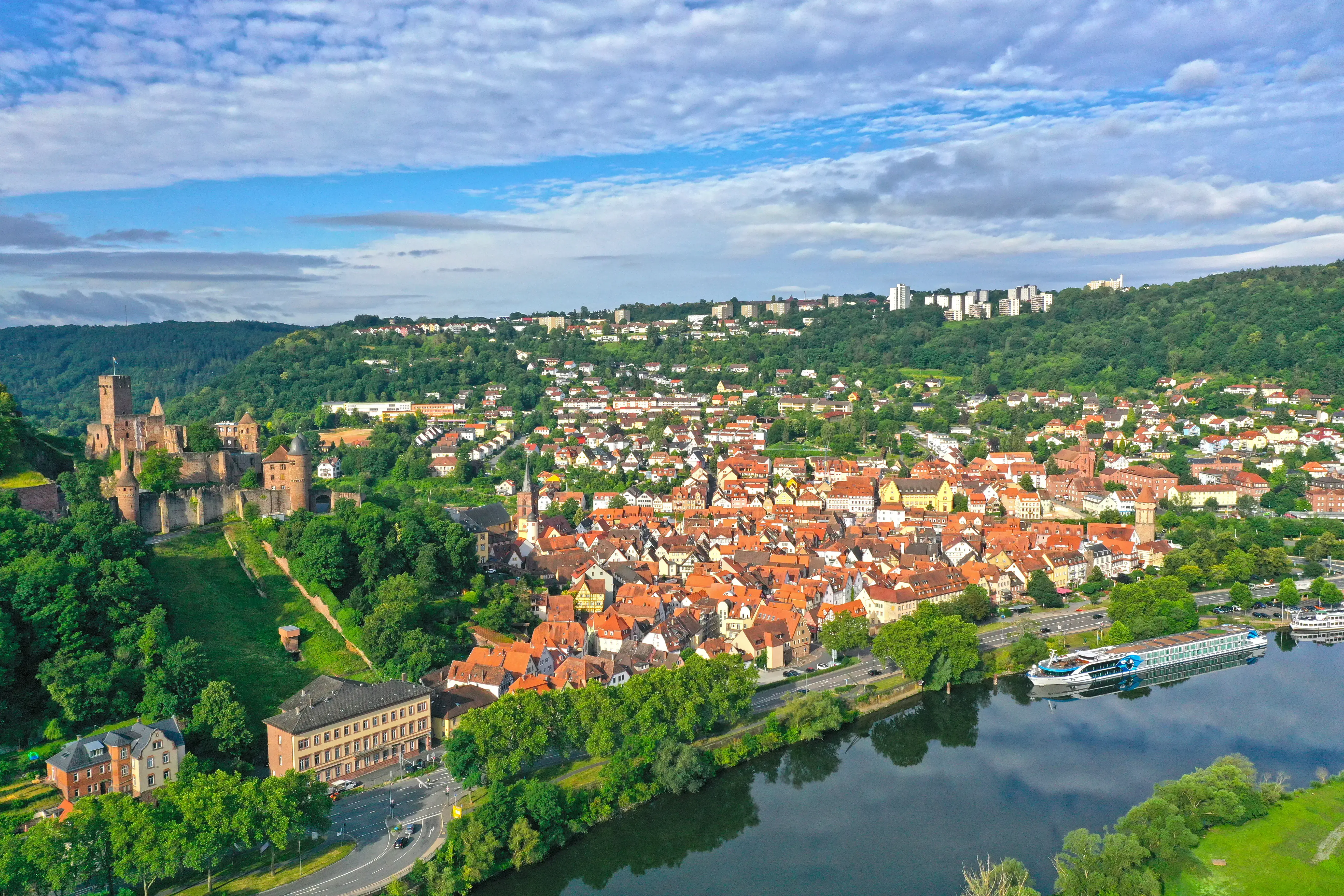 ms-viva-tiara-in-wertheim-mit-burg-wertheim-29-06.webp