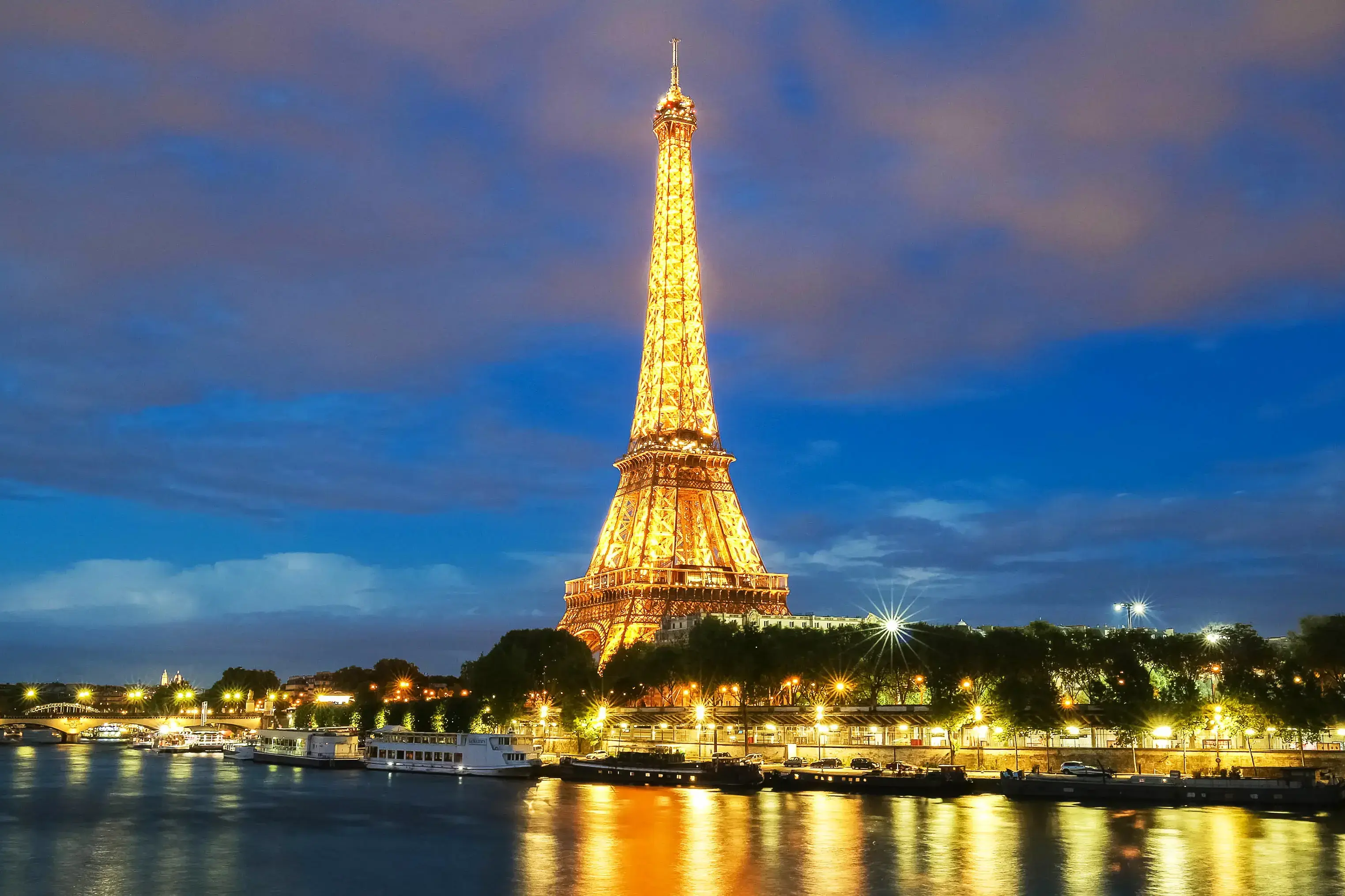 paris-silvester-adobestock-365055889-editorial-use-only.webp