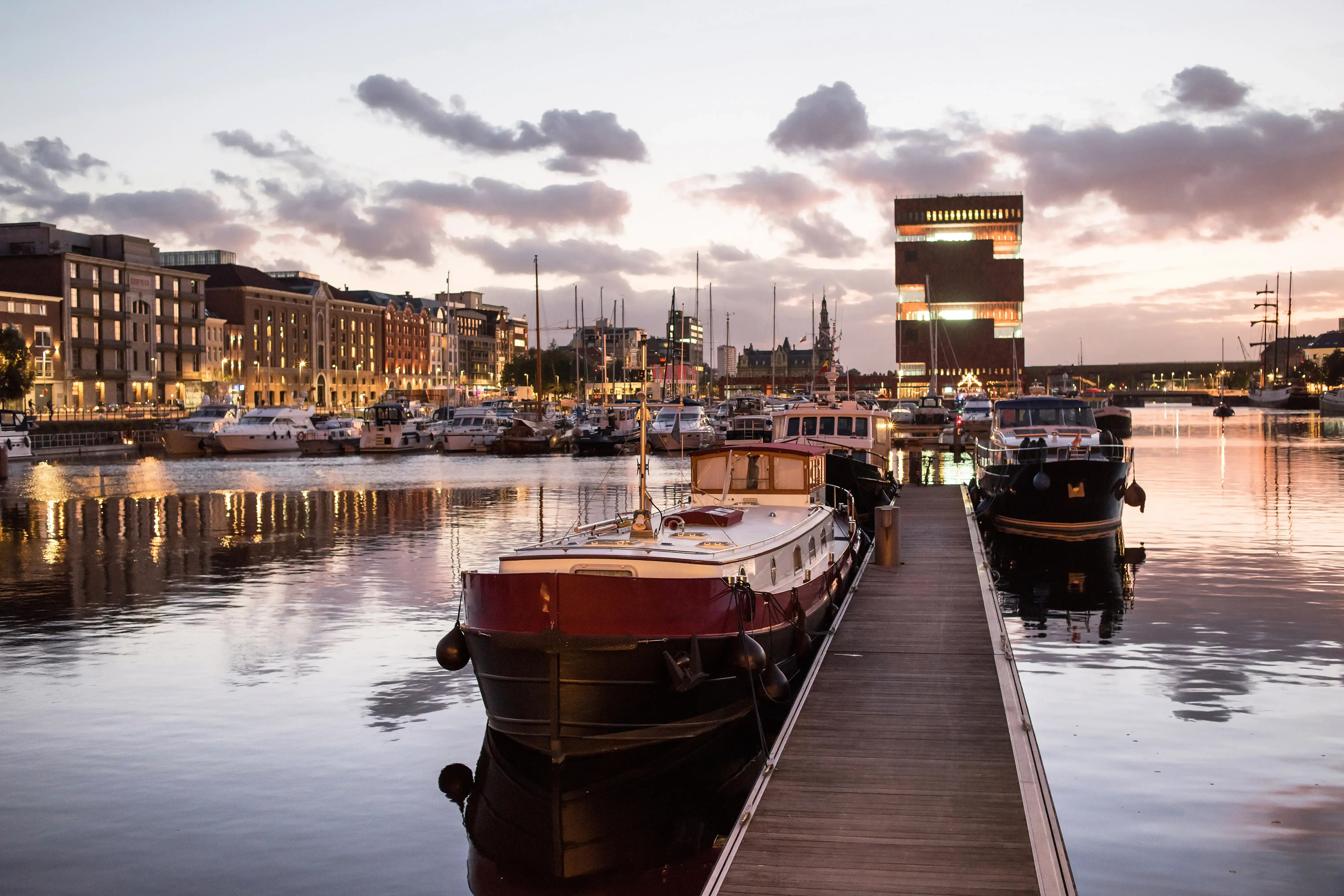 antwerpen-adobestock-295792613.webp
