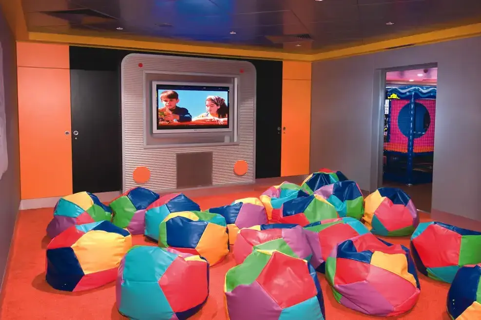 06_splashdown_kids_club_cinema_hi.webp