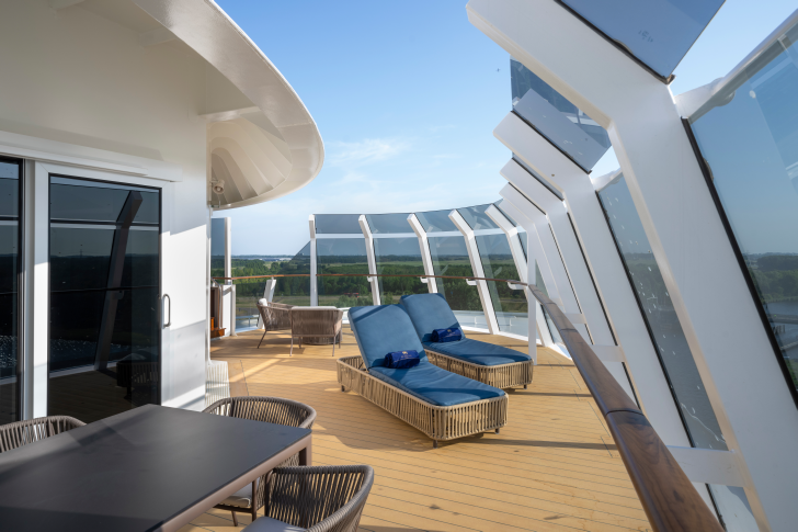 MSC23020099MSC Euribia MSC Yacht Club Royal Suite with whirlpool bath (YC3).png