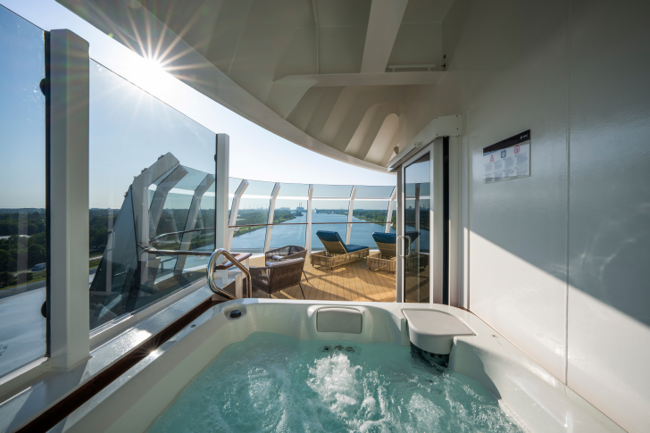 MSC23020101MSC Euribia MSC Yacht Club Royal Suite with whirlpool bath (YC3).png