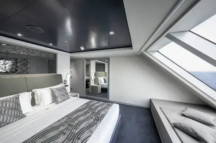 MSC21007830MSC Seashore, MSC Yacht Club Owner's Suite with whirlpool bath (YC4).webp