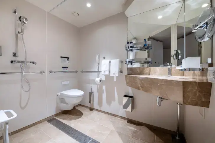 MSC21006884MSC Virtuosa, MSC Yacht Club Deluxe Suite for guest with disabilities or reduced mobility (YC1).webp