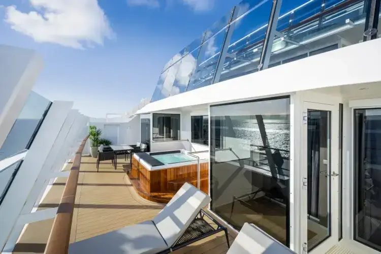 MSC25042101MSC World America, MSC Yacht Club Owner's Suite with Whirlpool Bath (YC4).webp