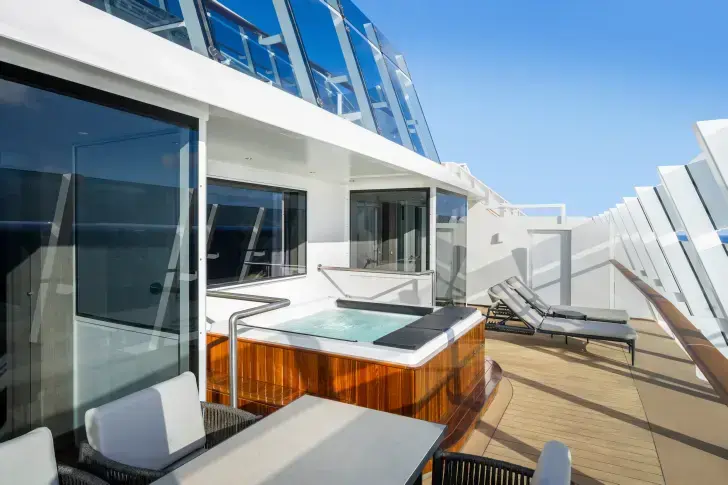 MSC25042095MSC World America, MSC Yacht Club Owner's Suite with Whirlpool Bath (YC4).webp