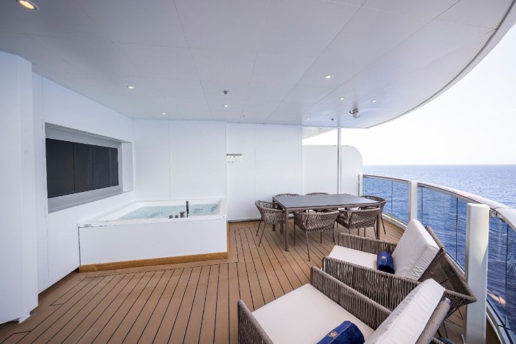 msc-yacht-club-balcony.jpg