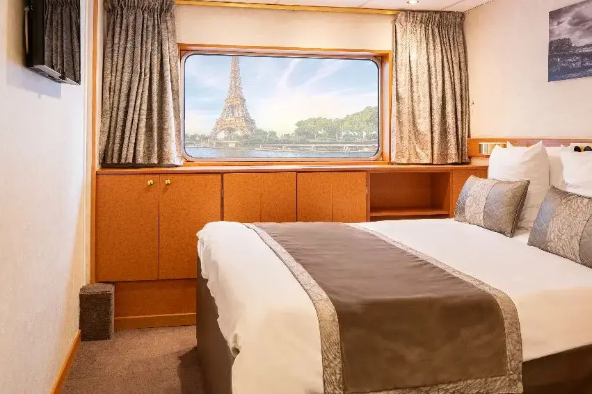 MAIN DECK 1 DOUBLE BED CAT.webp