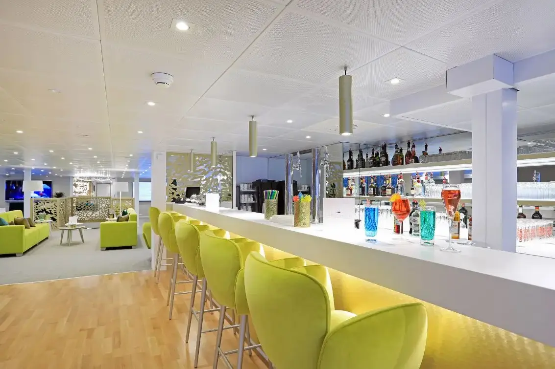 Salon, Bar,  Waydelich_1.webp