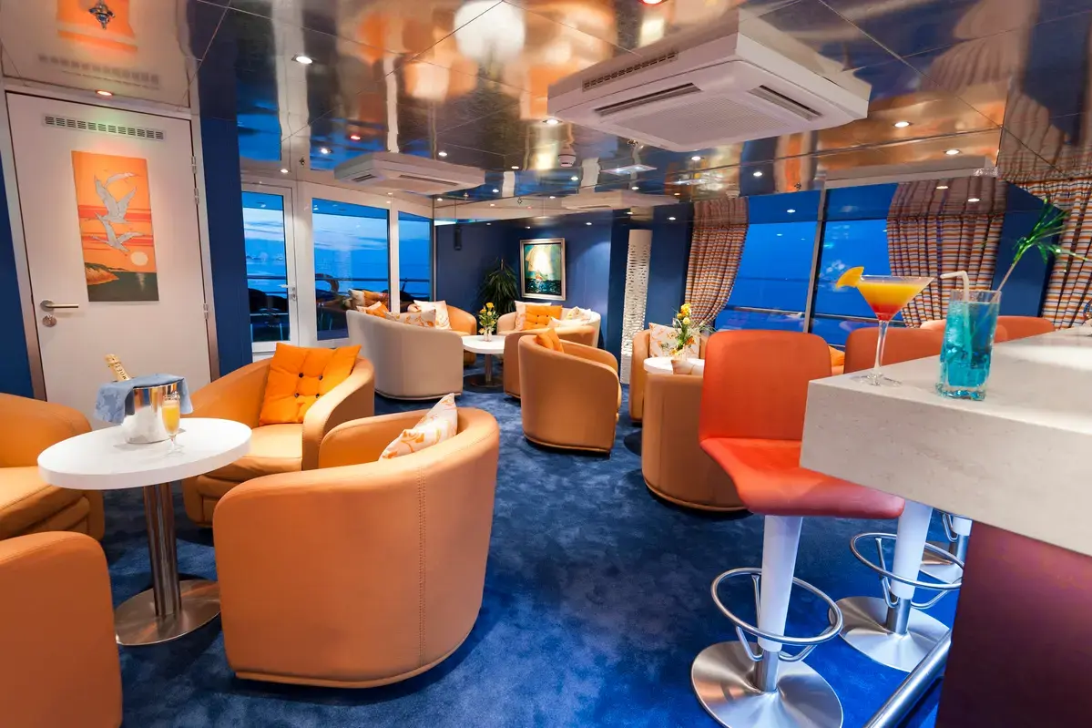 32725-salon-bar01-MS-Cyrano-de-Bergerac-Garonne-CroisiEurope-Gregory_Gerault-.webp