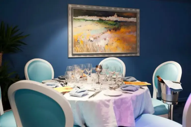 restauran-2.webp