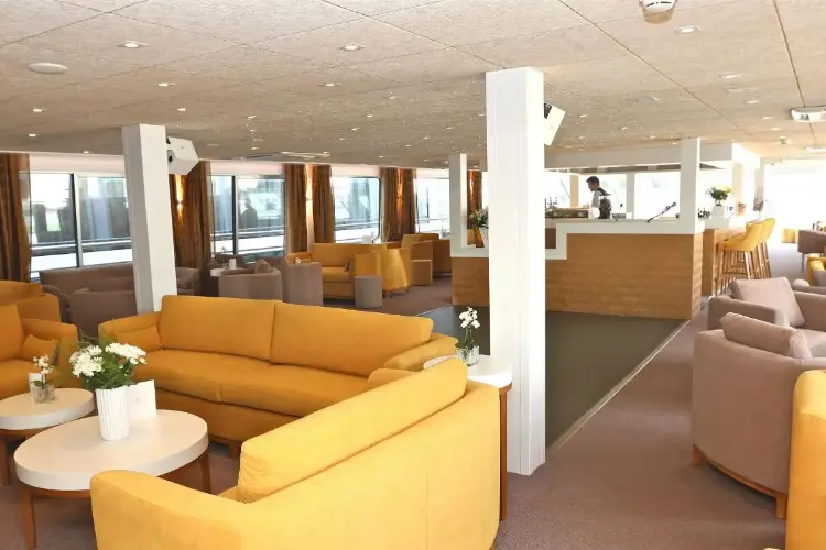 Lounge BAR _.webp
