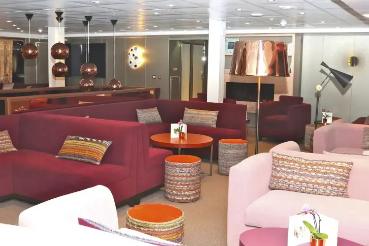 Salon Bar.webp
