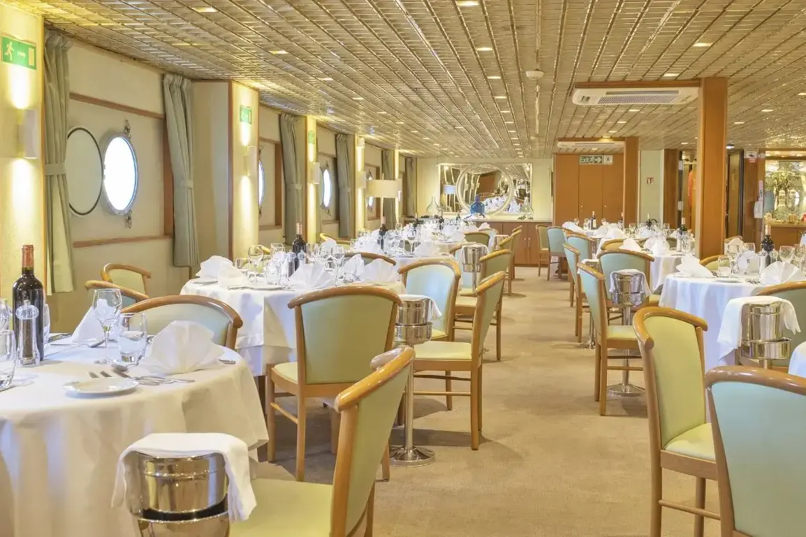 Restaurant 1.webp