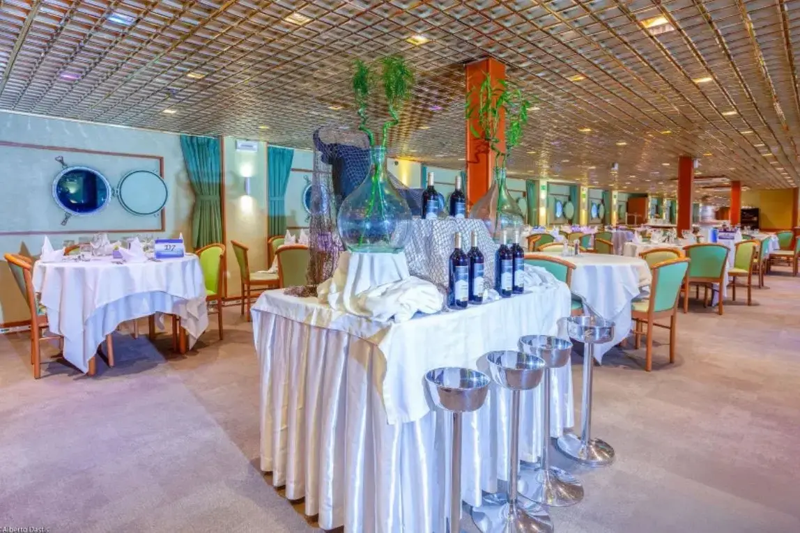 Restaurant 2.webp
