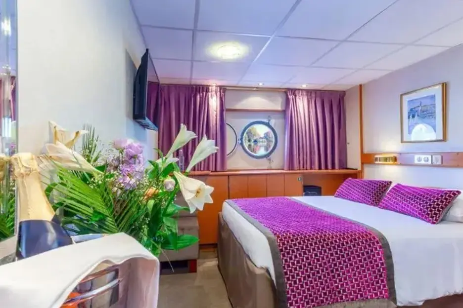 MAIN DECK 1 DOUBLE BED CAT.webp