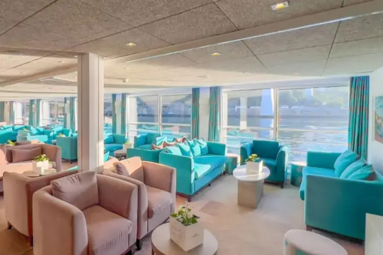 Gil Eanes Salon Bar 1.webp