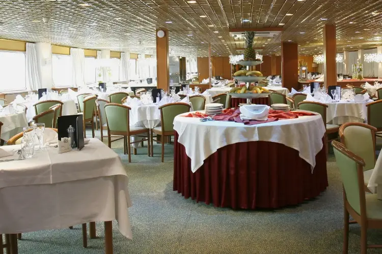 restaurant-MS-Fernao-de-Magalhaes-Douro-CroisiEuropecCroisiEurope.webp