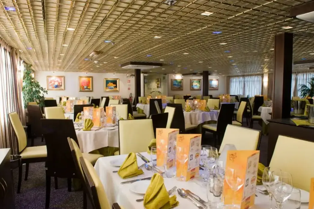 Restaurant_9.webp