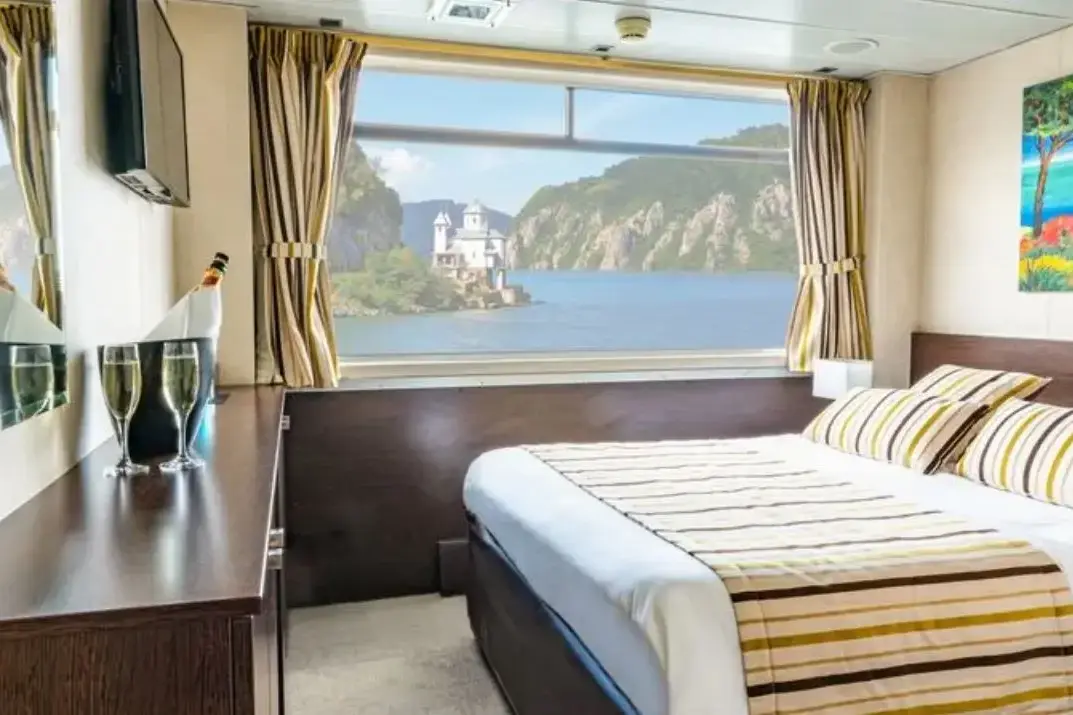 MIDDLE DECK 1 DOUBLE BED CAT C.webp