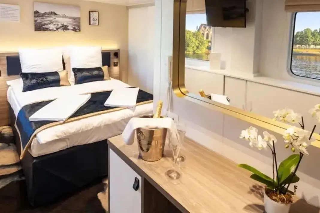 MS Victor Hugo Cabin 5.webp