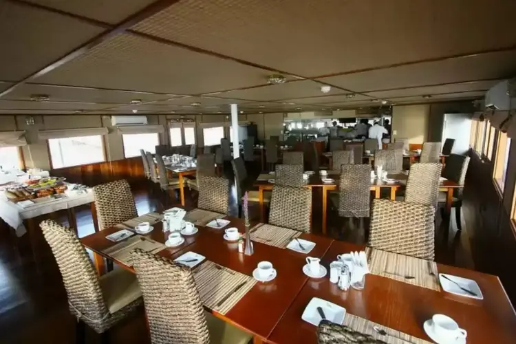 RV Indochine restaurant 2 CroisiEurope.webp
