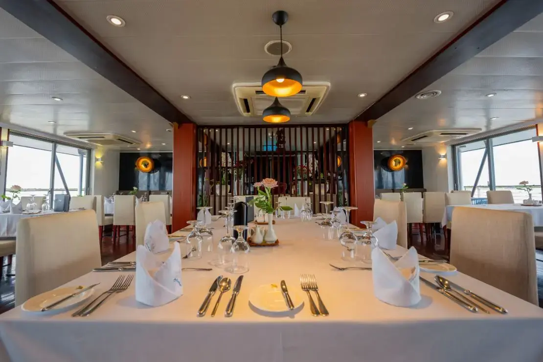 RV Indochine II 14 Restaurant.webp