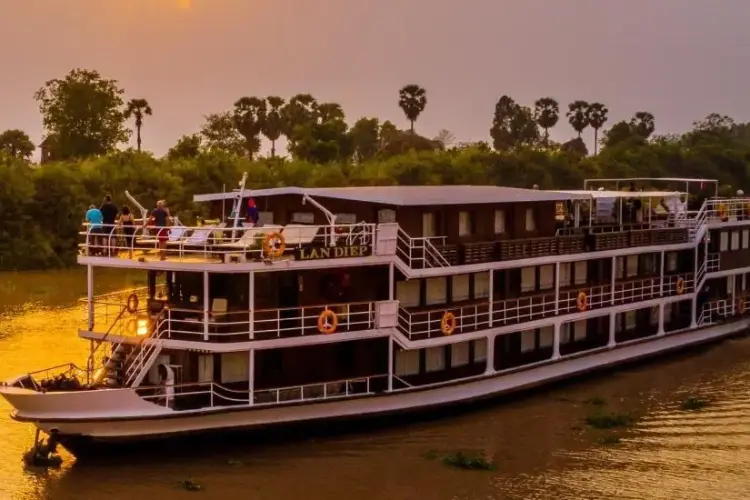 RV Lan Diep ship.webp