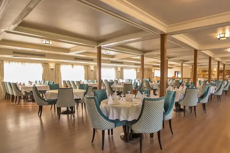 CroisiEurope RV Star of Luxor restaurant 2.webp