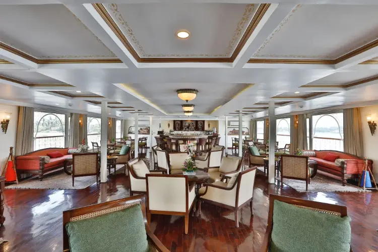 RV Ganges Voyager Lounge Bar ©CroisiEurope 10.webp