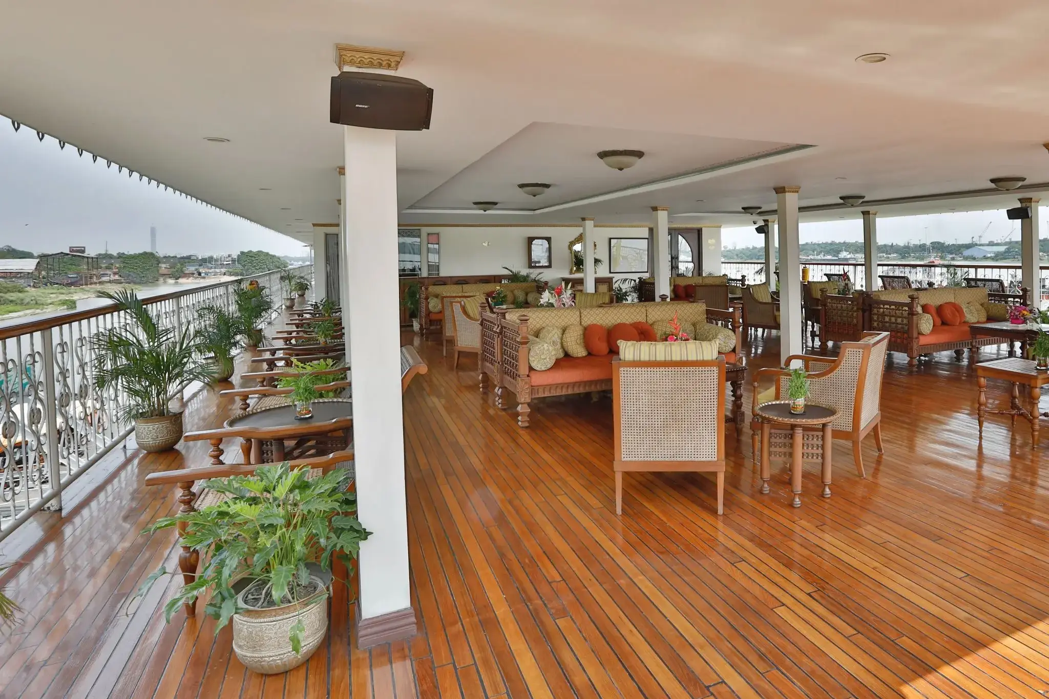 RV Ganges Voyager Terrace ©CroisiEurope 11.webp